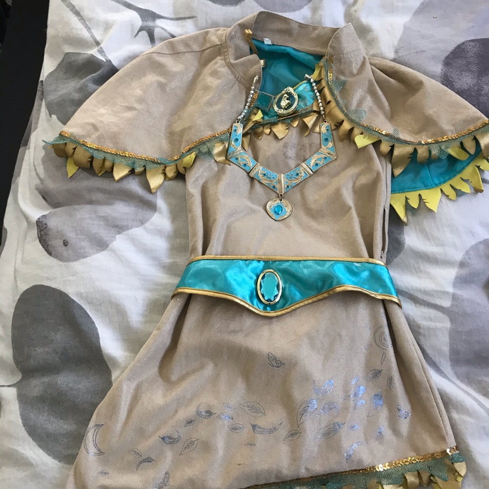 Deluxe Disney Pocahontas dress and accessories.